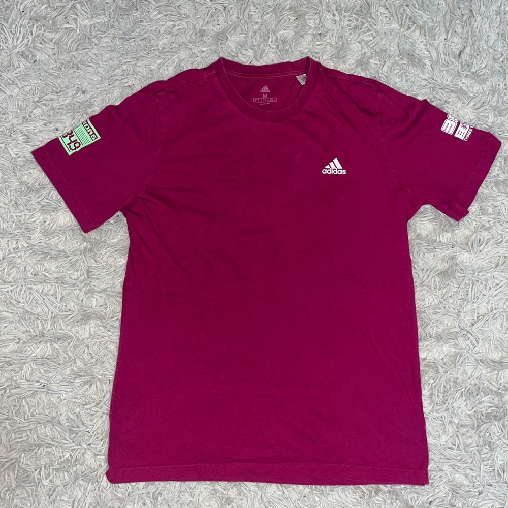 Adidas burgundy t-shirt size M.